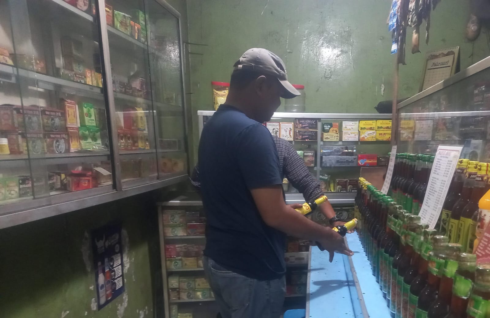 Patroli Kring Serse Unit Reskrim Polsek Jatisari Ops Pekat Miras Sambangi Toko Jamu