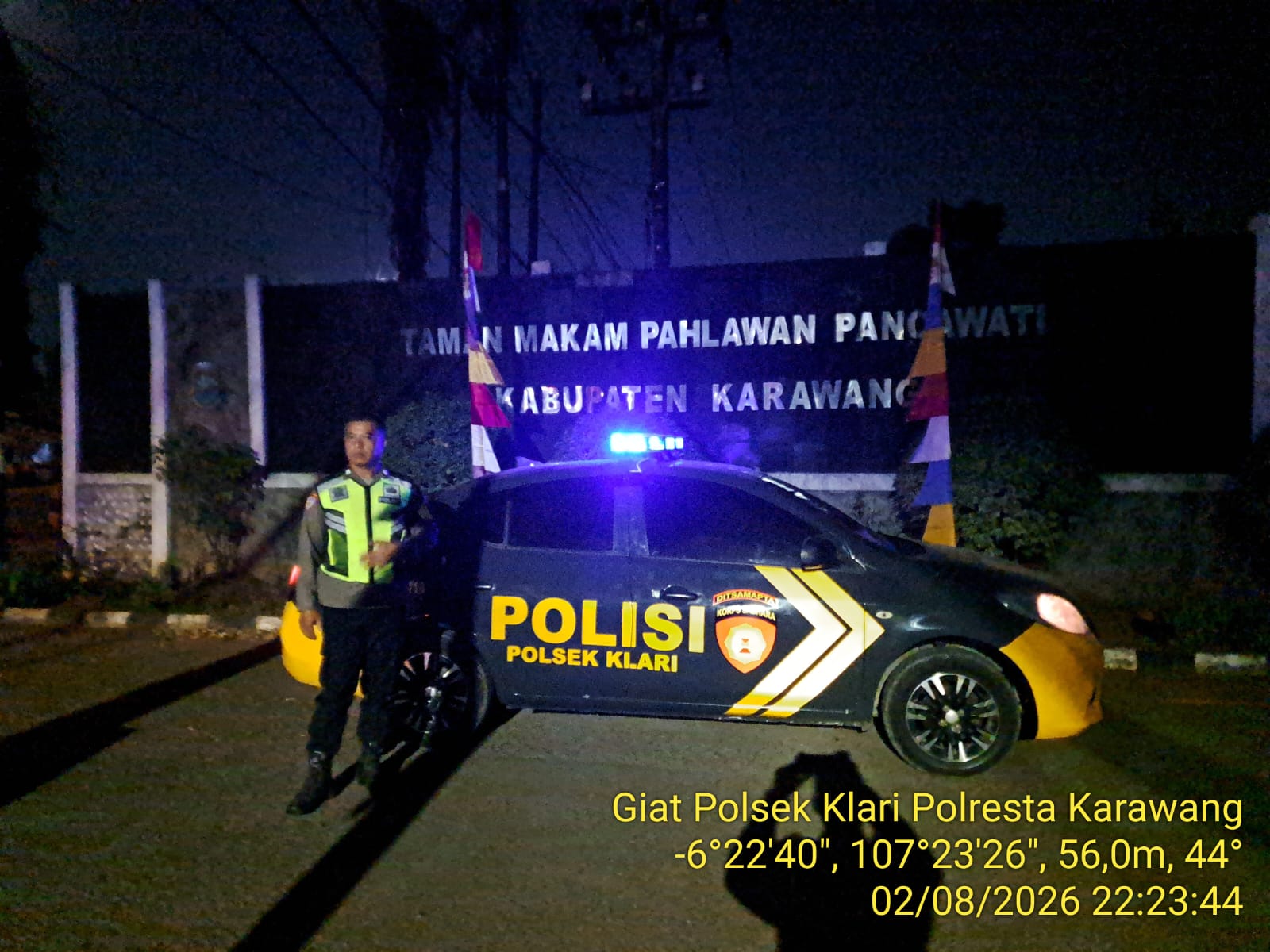 Amankan Wilayah Perbatasan Kecamatan Klari-Purwasari, Personil Polsek Klari Lakukan Patroli Depan TMP