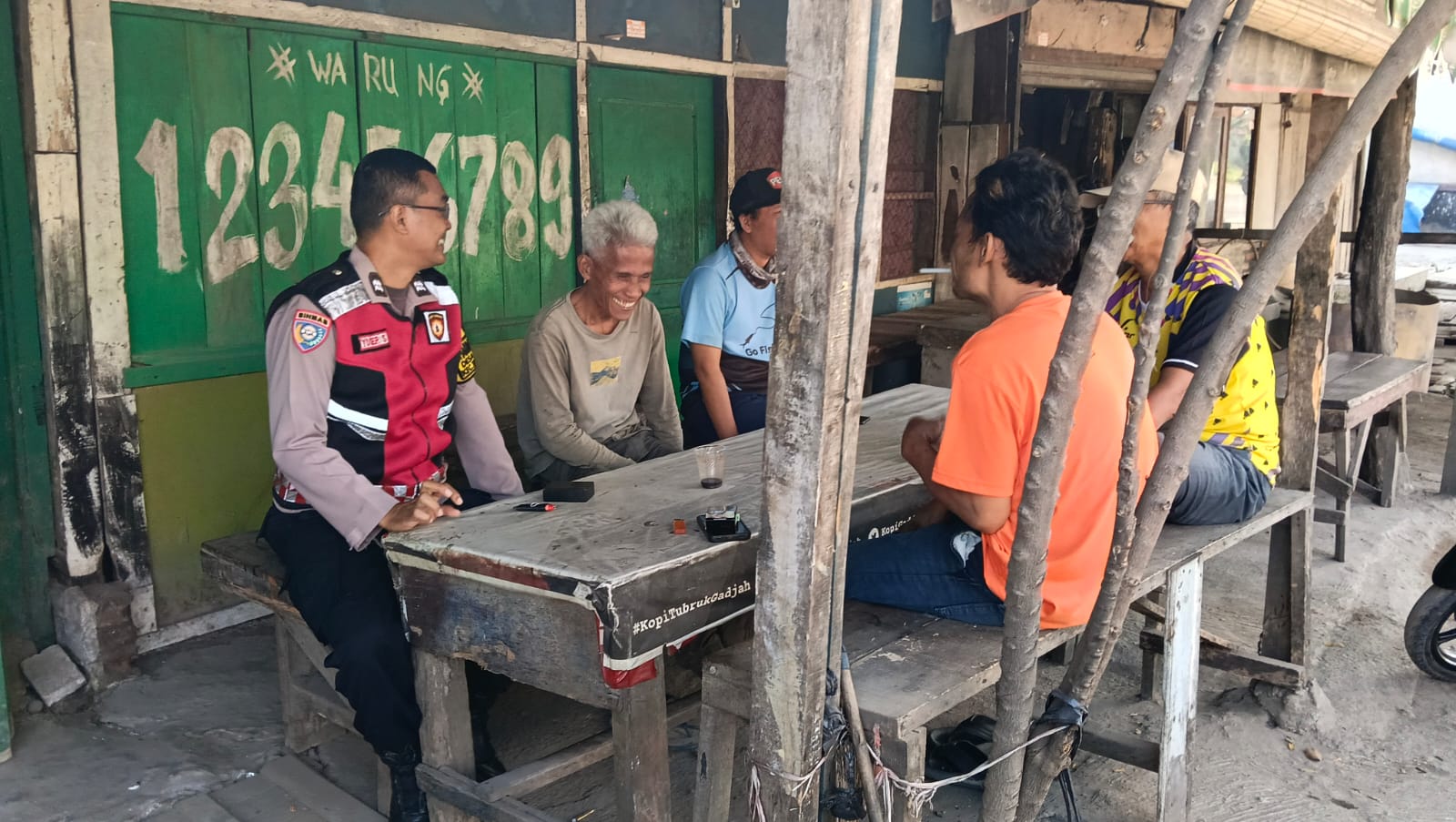 Bhabinkamtibmas Polsek Telagasari Himbau Warga Tetap Waspada TPPO