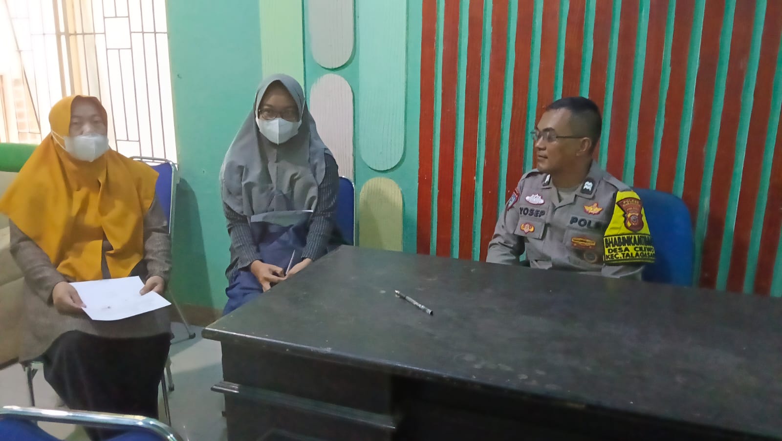 Bhabinkamtibmas Polsek Telagasari Antisipasi Kenakalan Remaja dengan Sebar Himbauan Kepada Orangtua