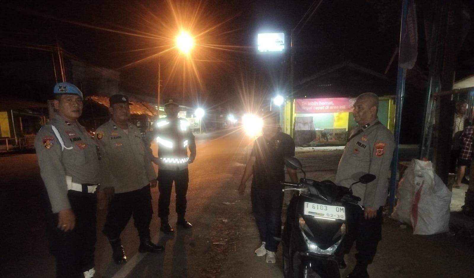 Kapolsek Banyusari Pimpin Pelaksanakan KRYD Malam Minggu, Antisipasi C3 dan Kejahatan Jalanan