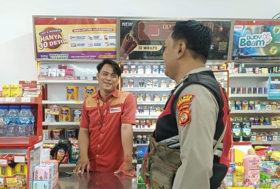 Giat Patroli Perekat Supermarket Alfamart Gempol Guna Antisipasi Kejahatan