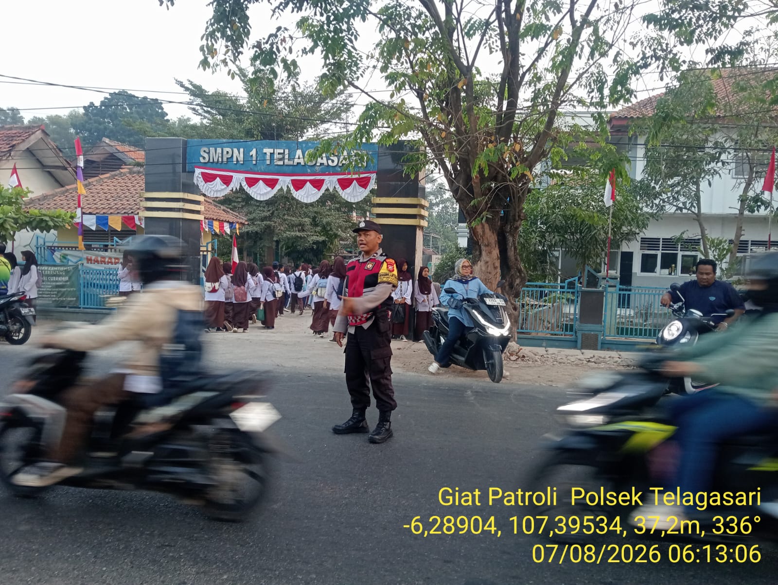 Polsek Telagasari Pastikan Lalu lintas Kondusif Lewat Giat Sapa Pagi