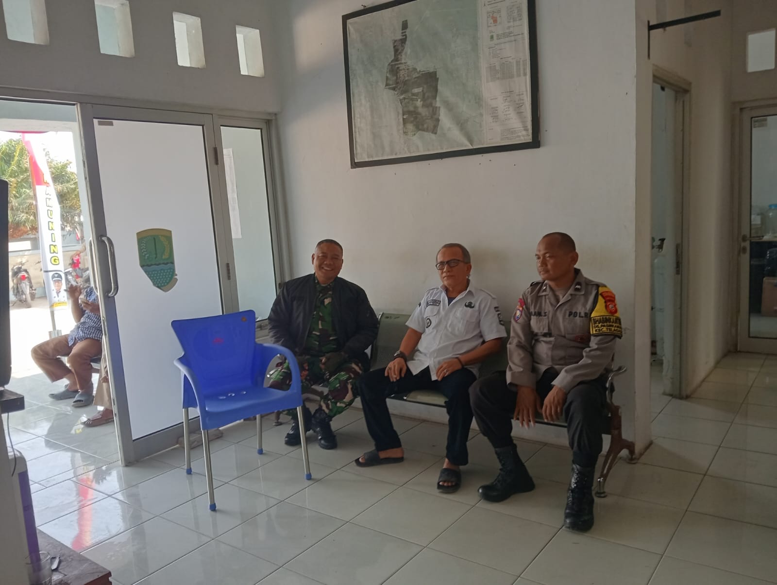 Bhabinkamtibmas Polsek Telagasari Sebar Himbauan Kamtibmas Kepada Masyarakat