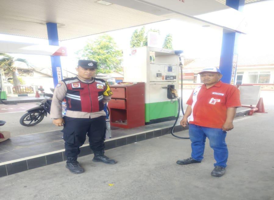 Kunjungi SPBU Gempol Patroli Prekat Polsek Banyusari di Siang Hari