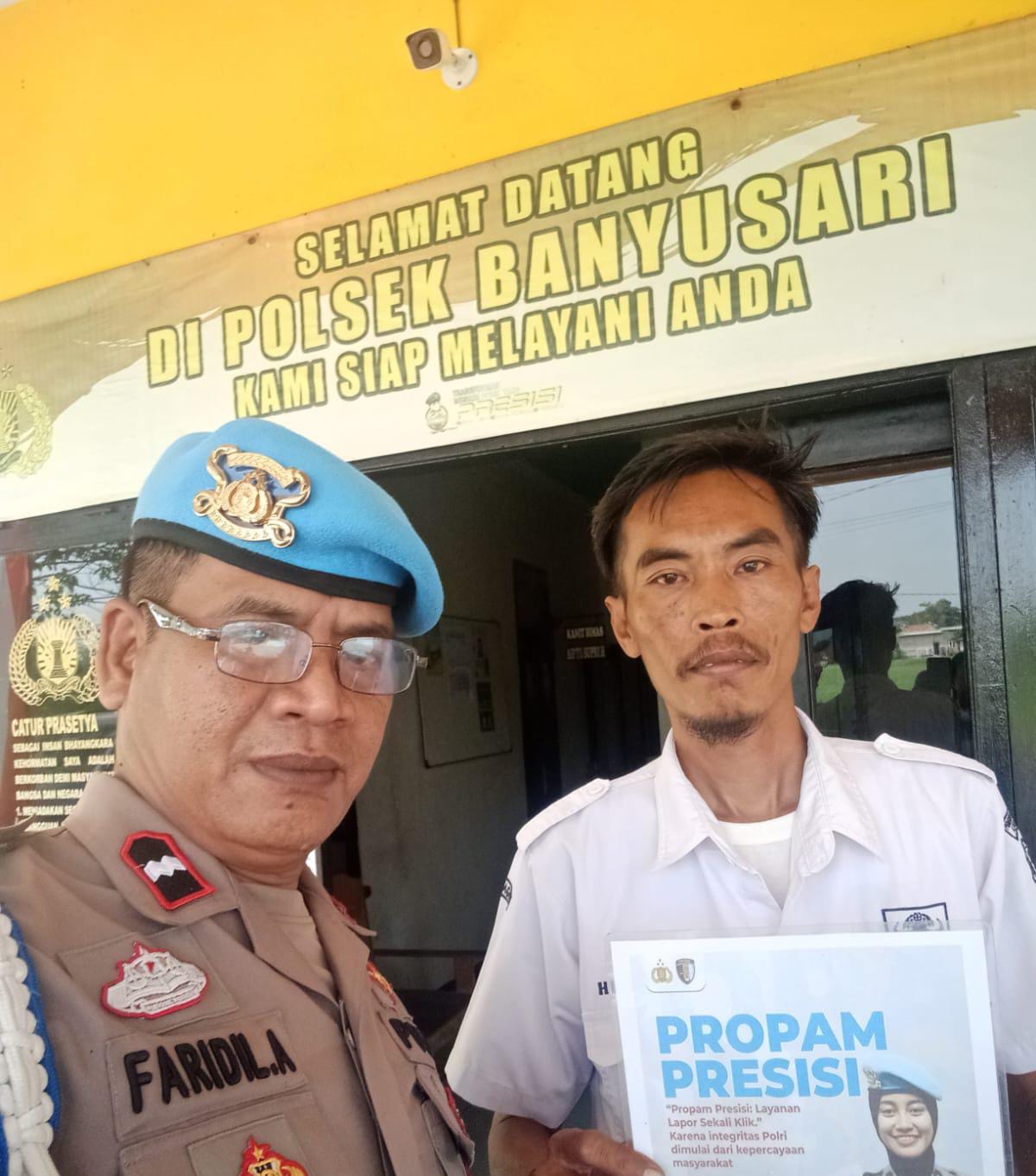 Polsek Banyusari Melaksanakan Giat Sosialisasi QR Barcode ke Masyarakat Pengaduan ke Divisi Propam Polri Bidpropam Polda Jabar