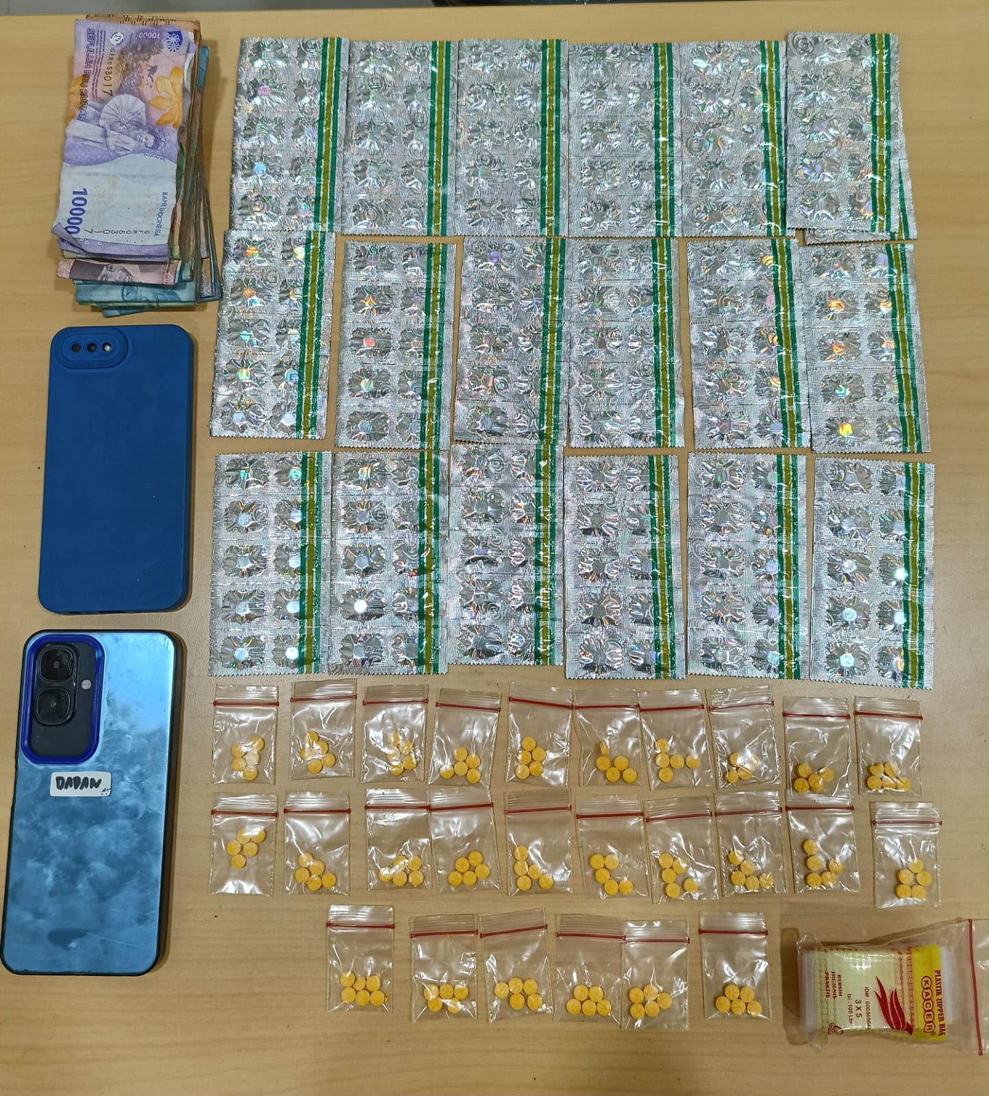 Polresta Karawang Ungkap Peredaran 320 Butir Obat-Obatan Tertentu, Dua Orang Diamankan
