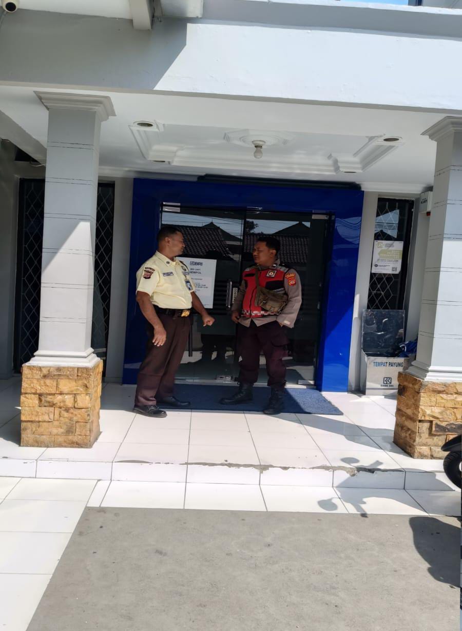 Kunjungi BRI Gempol Patroli Prekat Polsek Banyusari di Siang Hari