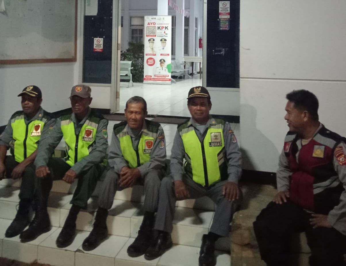 Bhabinkamtibmas Polsek Telagasari Bina Warga Dalam Giat Siskamling