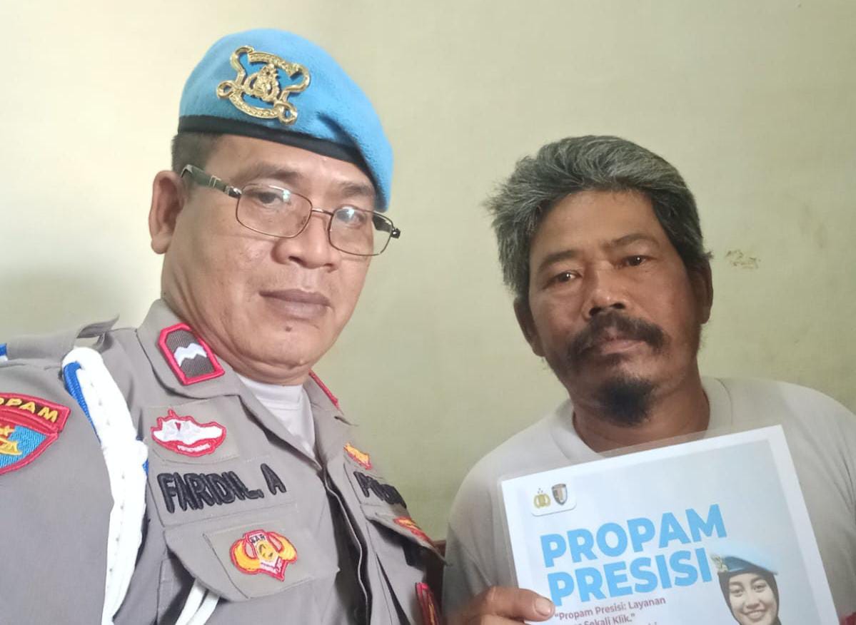 Polsek Banyusari Melaksanakan Giat Sosialisasi QR Barcode ke Masyarakat Pengaduan ke Divisi Propam Polri Bidpropam Polda Jabar