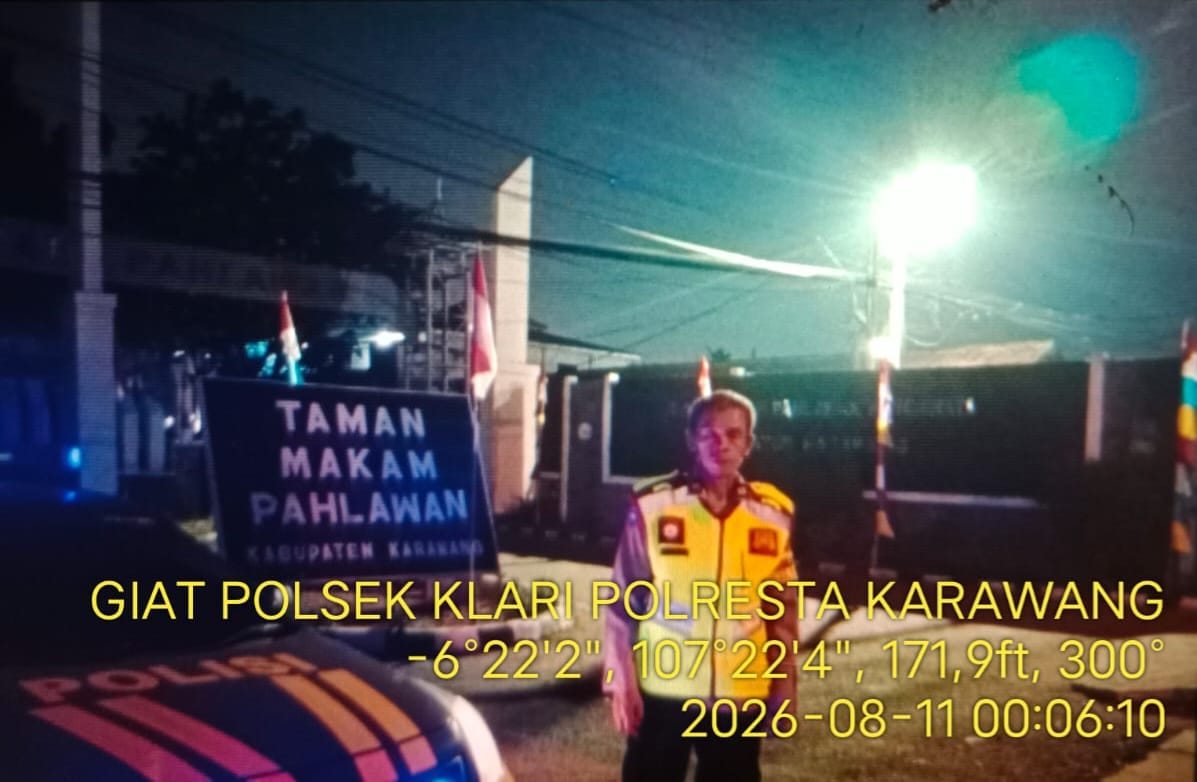 Patroli Polsek Klari Melaksanakan Patroli Malam, Sapa Warga di Perbatasan Kecamatan Klari dan Kecamatan Purwasari