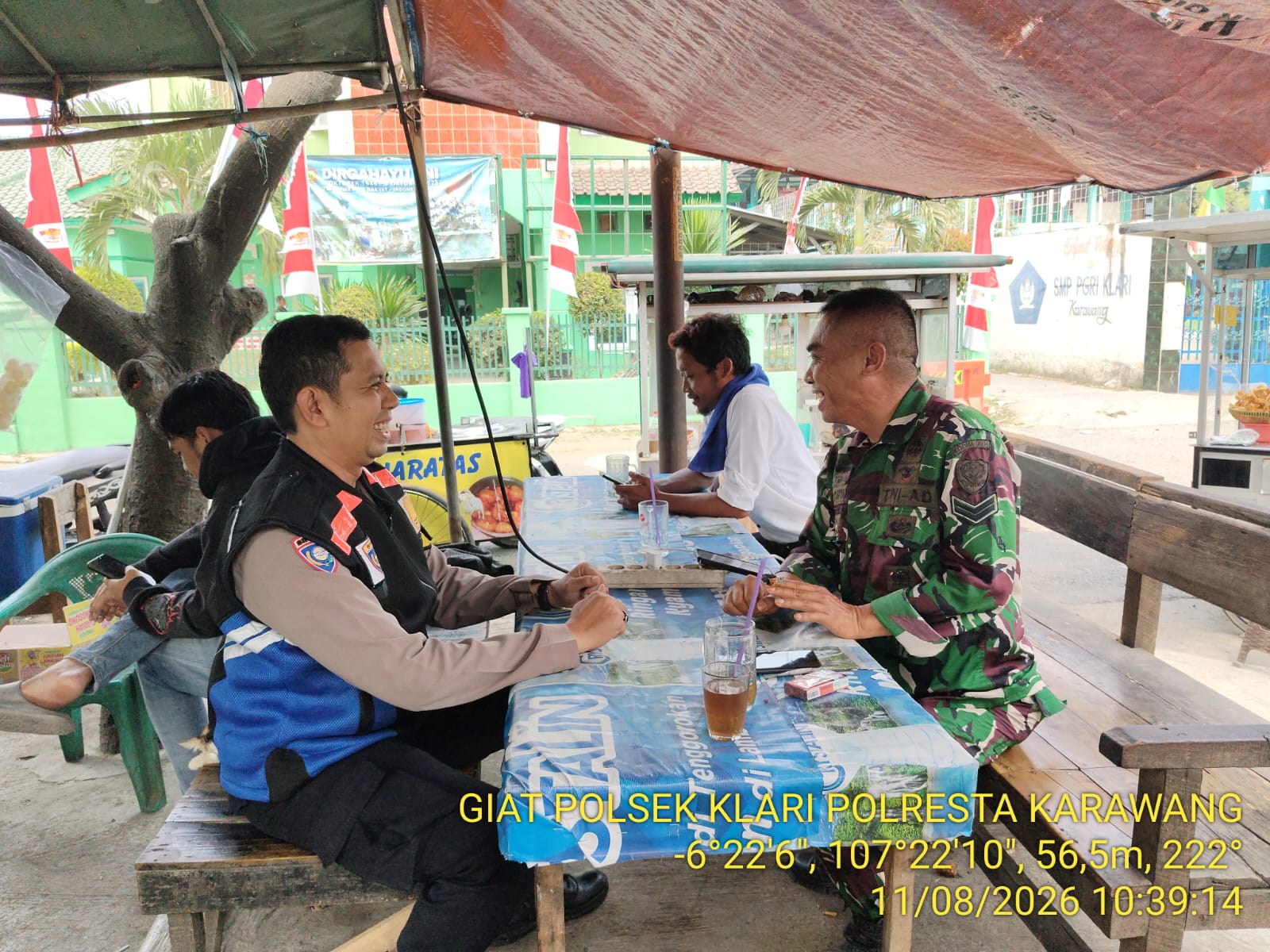 Sinergitas TNI POLRI antara Bhabinkamtibmas dan babinsa desa Klari, laksanakan Silaturahmi bersama kepada warga binaan