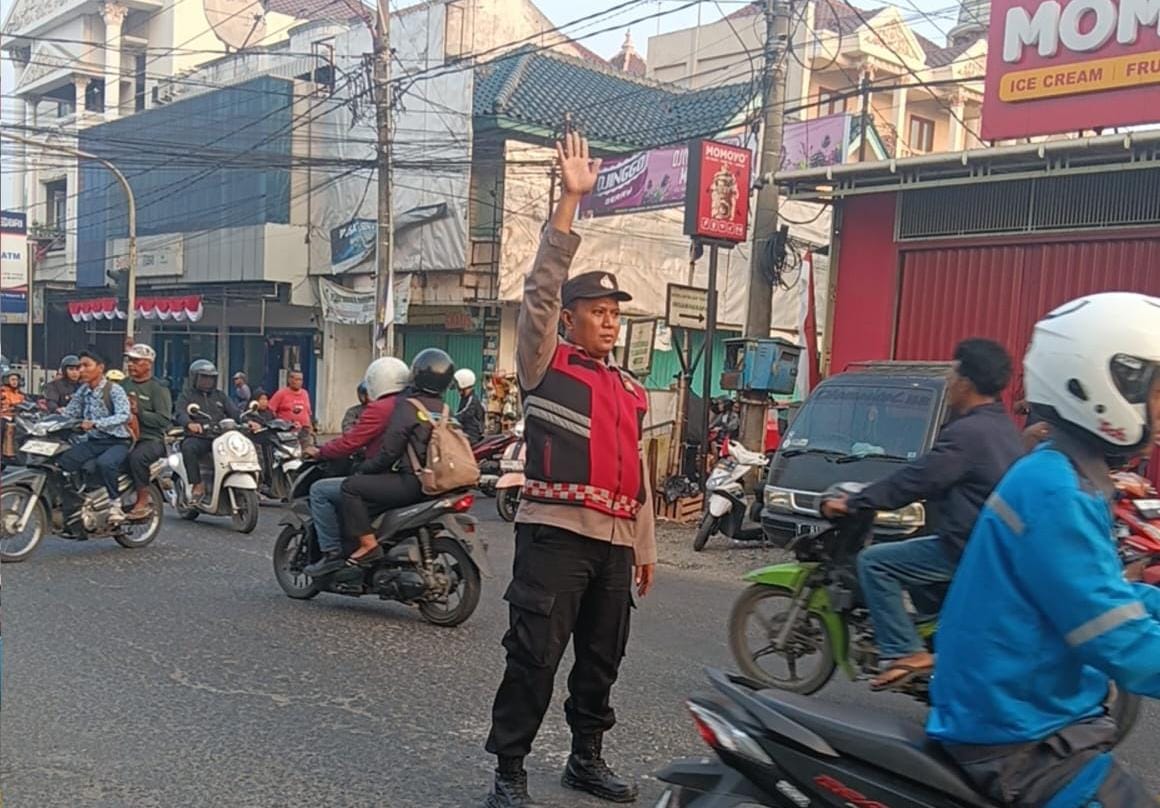 Laksanakan Sapa Pagi, Personil Polsek Telagasari Siaga Gatur Pagi
