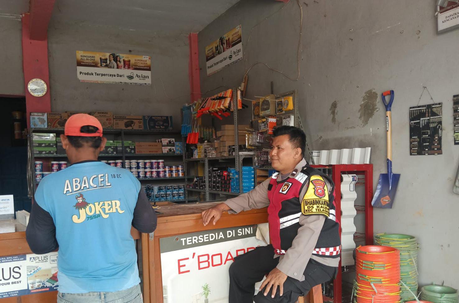 Sambangi Warga Binaan, Bhabinkamtibmas Polsek Telagasari Sebar Himbauan Kamtibmas