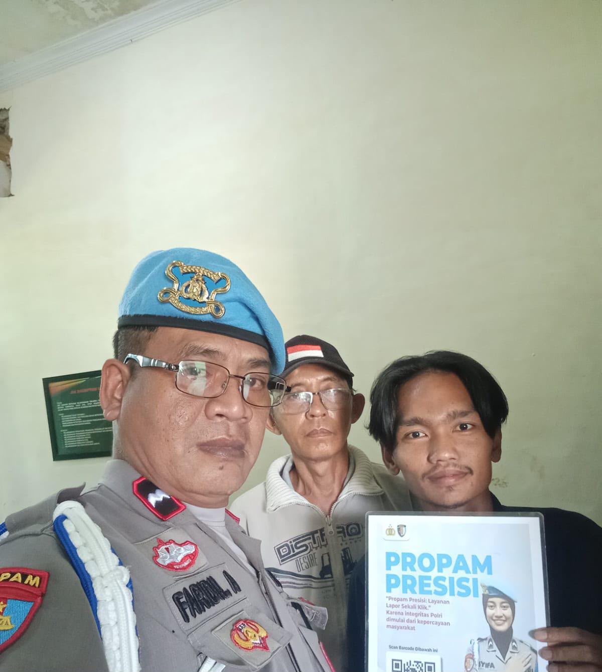 Polsek Banyusari Melaksanakan Giat Sosialisasi QR Barcode ke Masyarakat Pengaduan ke Divisi Propam Polri Bidpropam Polda Jabar