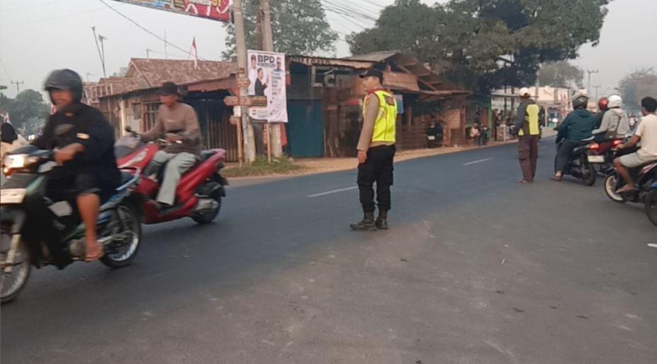 Sigap Kondusifkan Lalu Lintas, Personil Polsek Telagasari Laksanakan Sapa Pagi