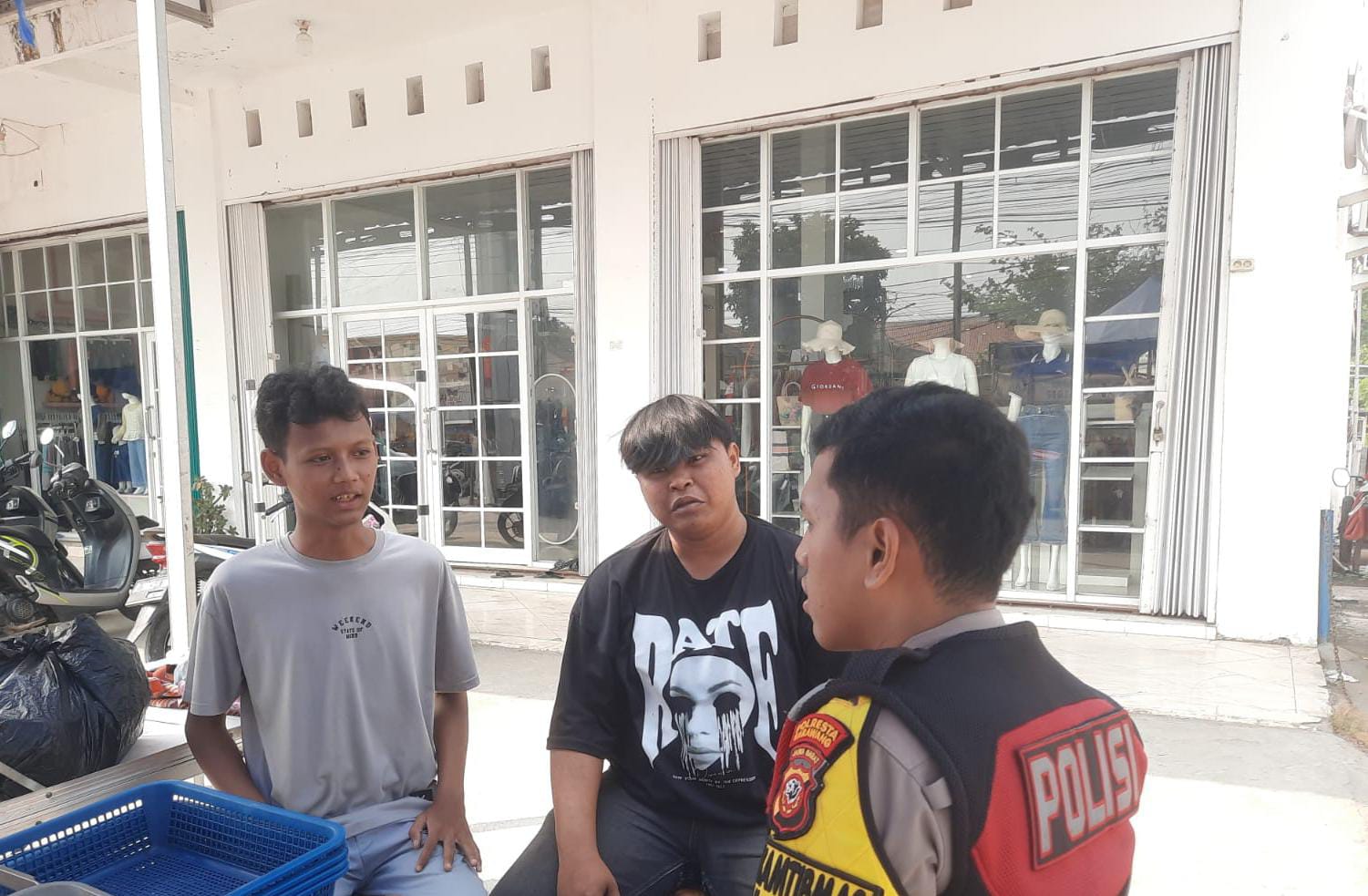 Bhabinkamtibmas Polsek Telagasari Beri Penyuluhan Terkait Pencegahan Kenakalan Remaja
