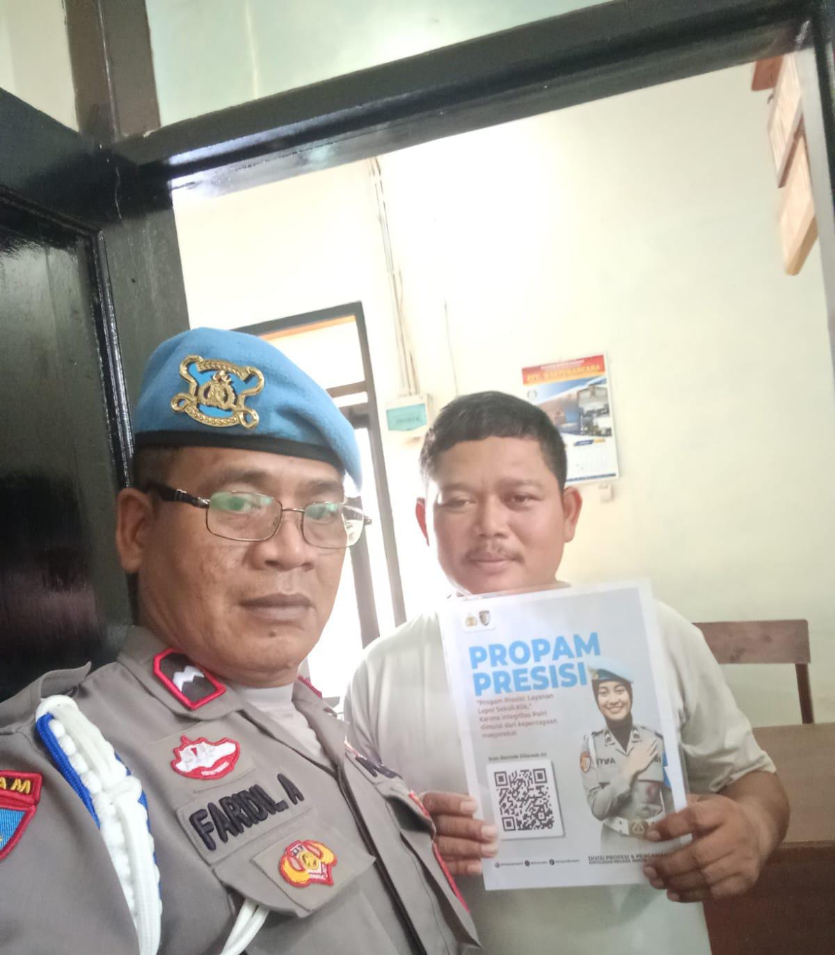 Polsek Banyusari Melaksanakan Giat Sosialisasi QR Barcode ke Masyarakat Pengaduan ke Divisi Propam Polri Bidpropam Polda Jabar