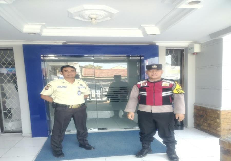 Kunjungi BRI Gempol Patroli Prekat Polsek Banyusari di Siang Hari
