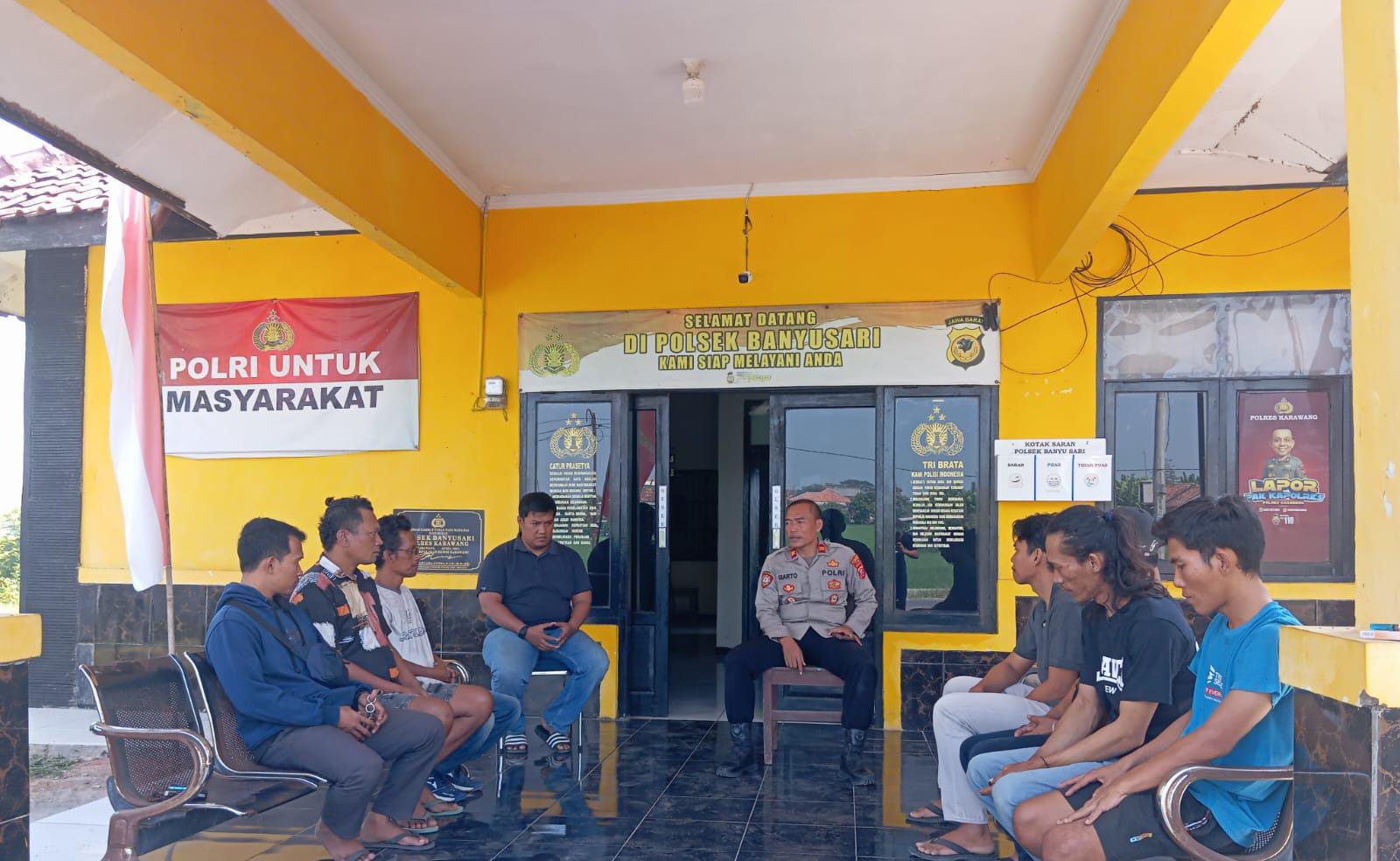 Kapolsek Gelar Jumat Curhat, Polisi Banyusari Dengarkan Keluhan Warga