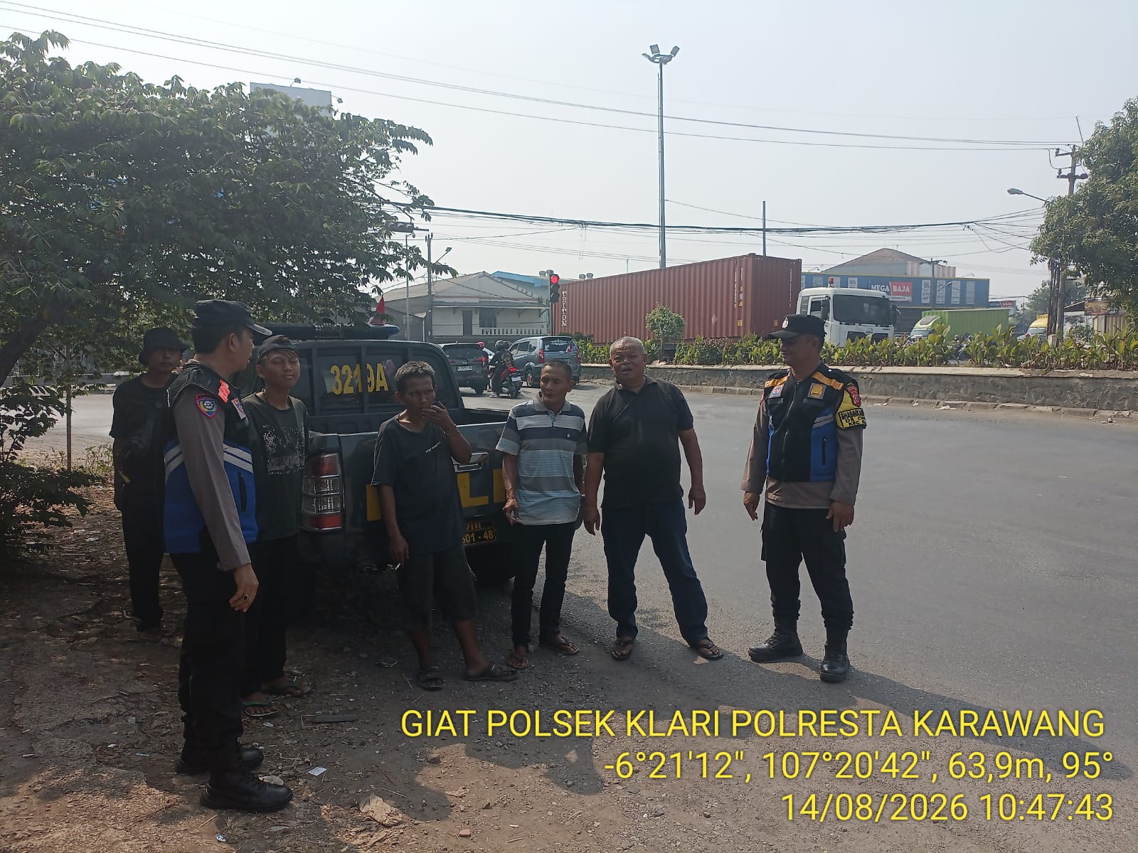 Polsek Klari Patroli Sapa Warga, Antisipasi Gangguan Kamtibmas di Desa Anggadita