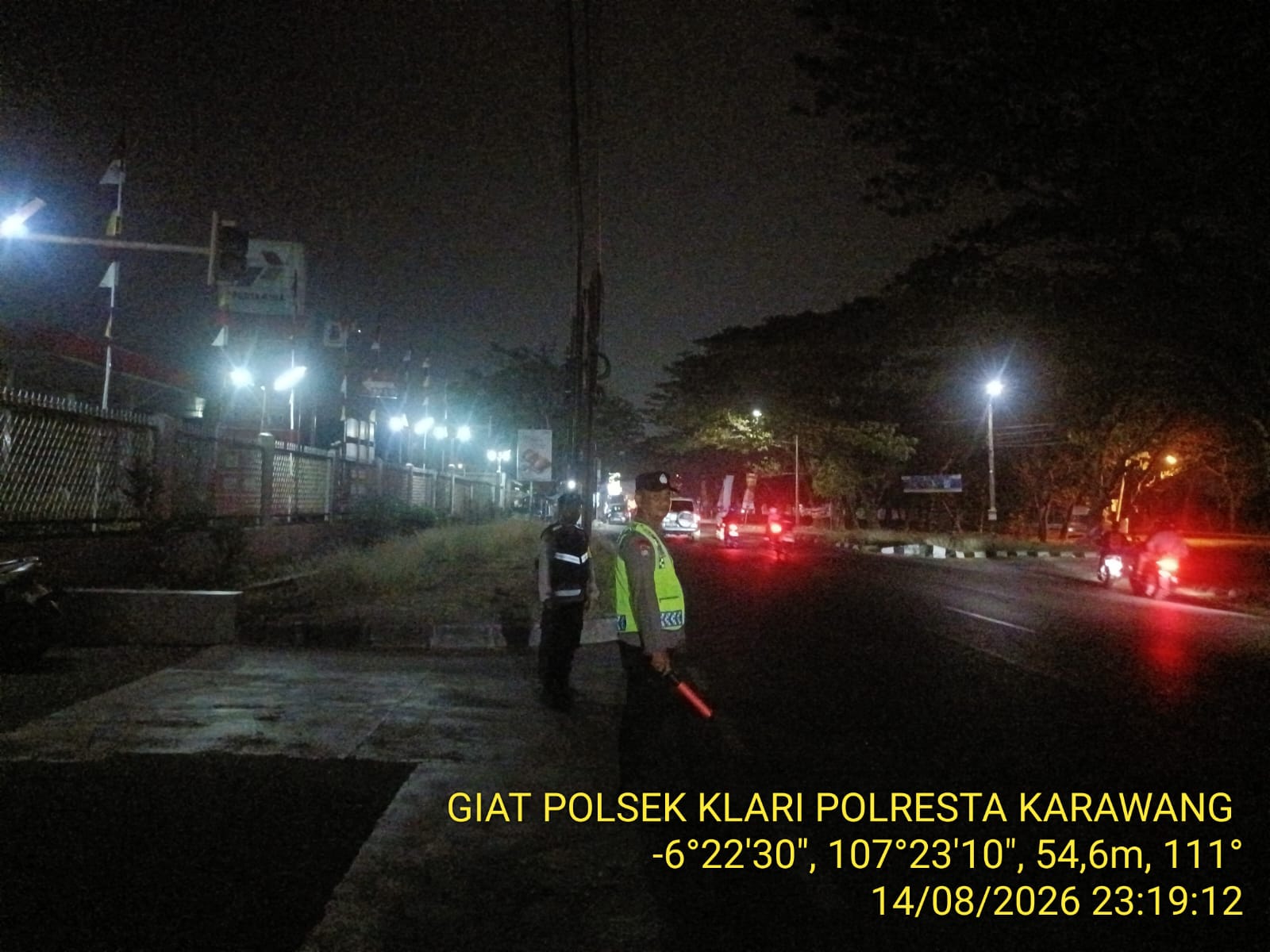 Personel Polsek Klari Laksanakan Pengamanan Strong Point di Jalur Arteri Klari–Pancawati