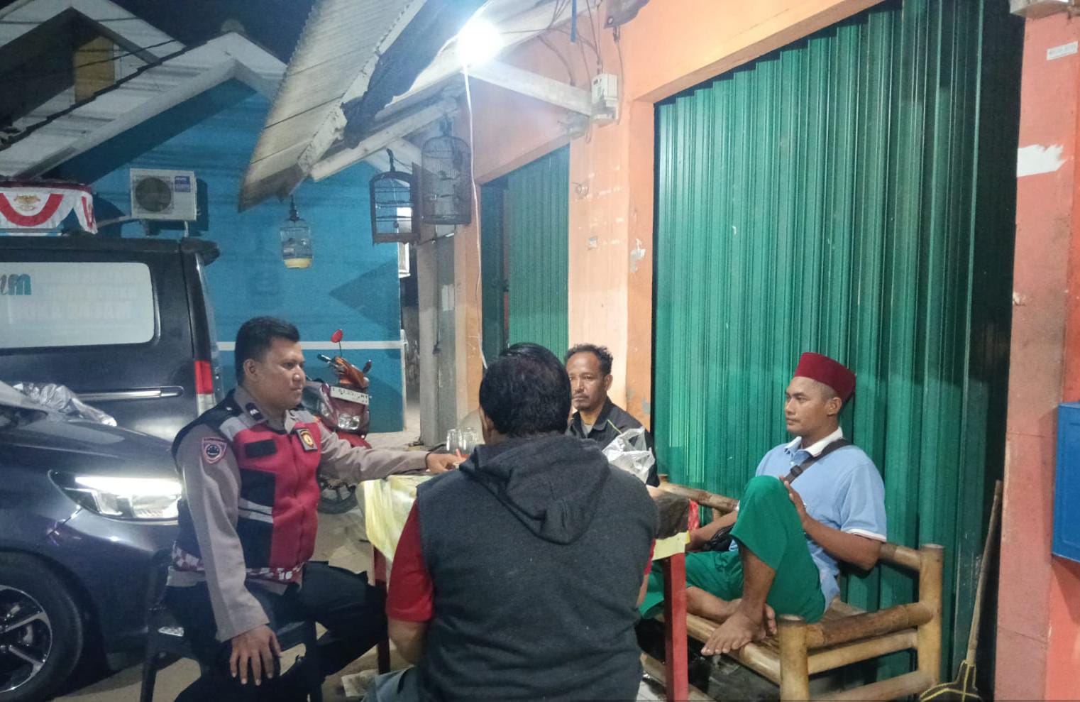 Bhabinkamtibmas Polsek Telagasari Laksanakan Pembinaan Siskamling, Antisipasi Gukamtibmas Bersama Warga