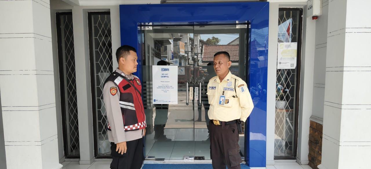 Kunjungi BRI Gempol Patroli Prekat Polsek Banyusari di Siang Hari