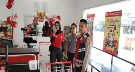 Giat Patroli Perekat Supermarket O! Save Gempol Guna Antisipasi Kejahatan