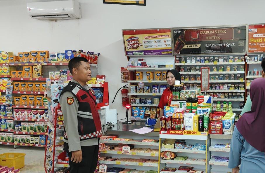 Giat Patroli Perekat Supermarket Alfamart Gempol Guna Antisipasi Kejahatan