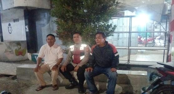 Bhabinkamtibmas Polsek Telagasari Bina Warga Dalam Giat Siskamling