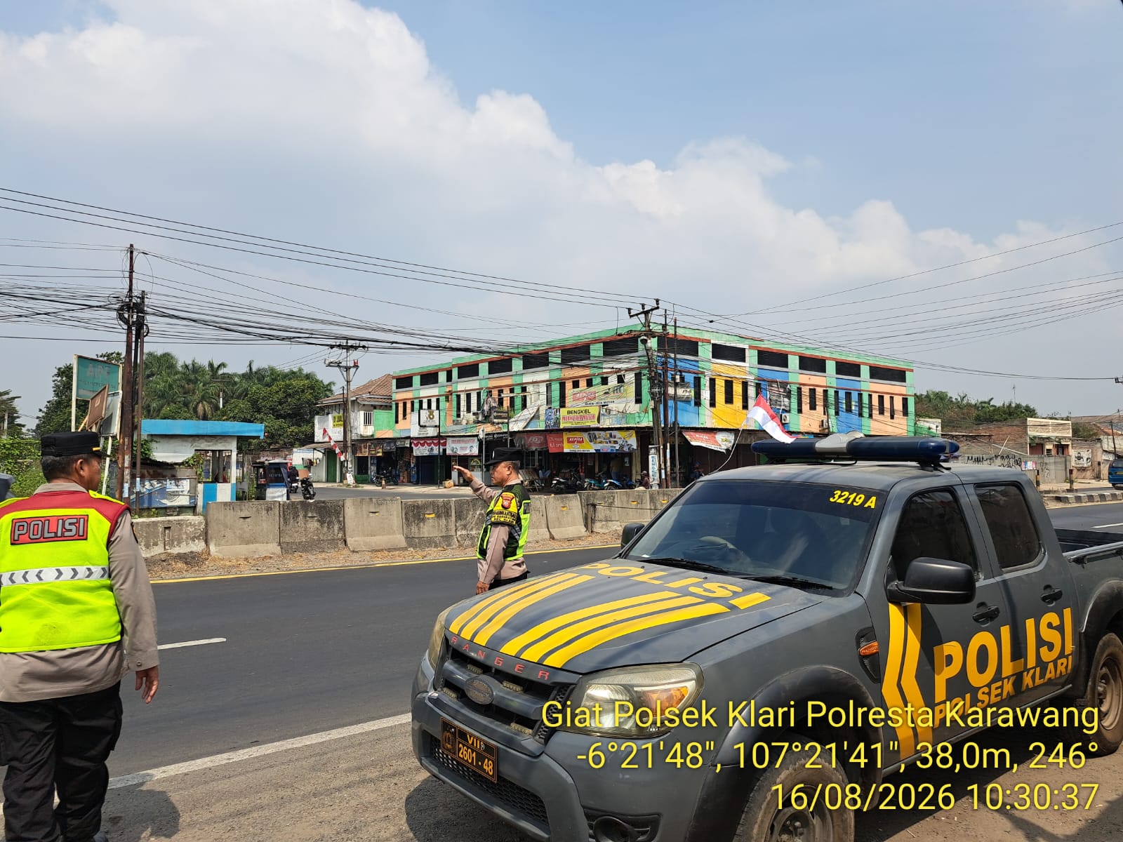Bukti Pelayanan Lalu Lintas, Personil Polsek Klari Laksanakan Patroli Sapa Warga