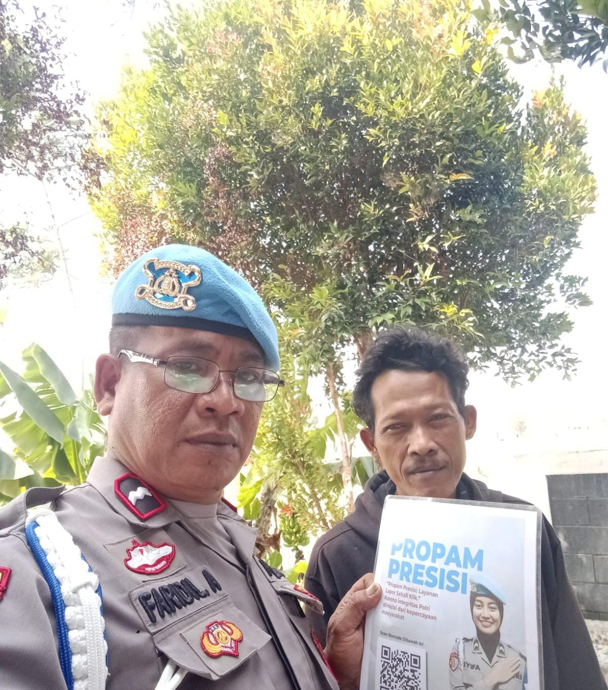 Polsek Banyusari Melaksanakan Giat Sosialisasi QR Barcode ke Masyarakat Pengaduan ke Divisi Propam Polri Bidpropam Polda Jabar