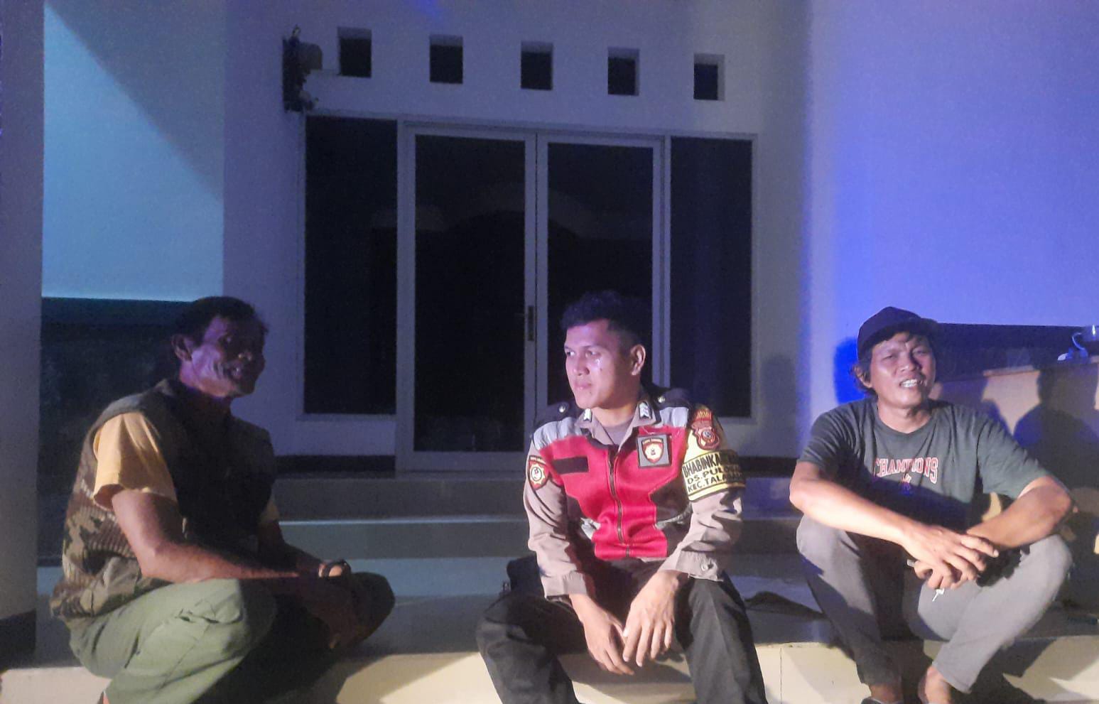 Bhabinkamtibmas Polsek Telagasari Lakukan Pendampingan Siskamling Untuk Cegah Gukamtibmas