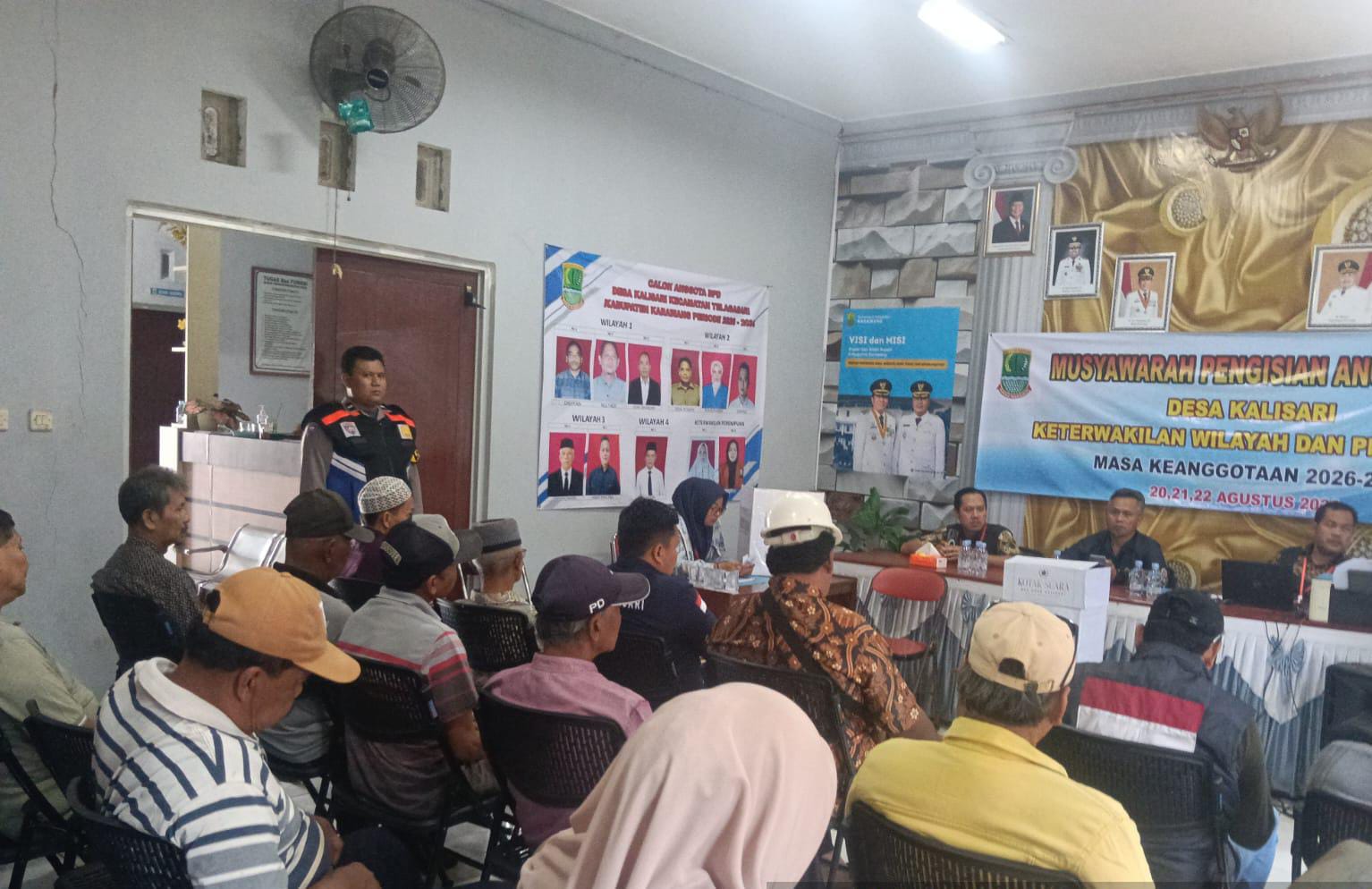 Bhabinkamtibmas Polsek Telagasari Laksanakan Monitoring dan Pengamanan Pemilihan BPD Desa Binaan