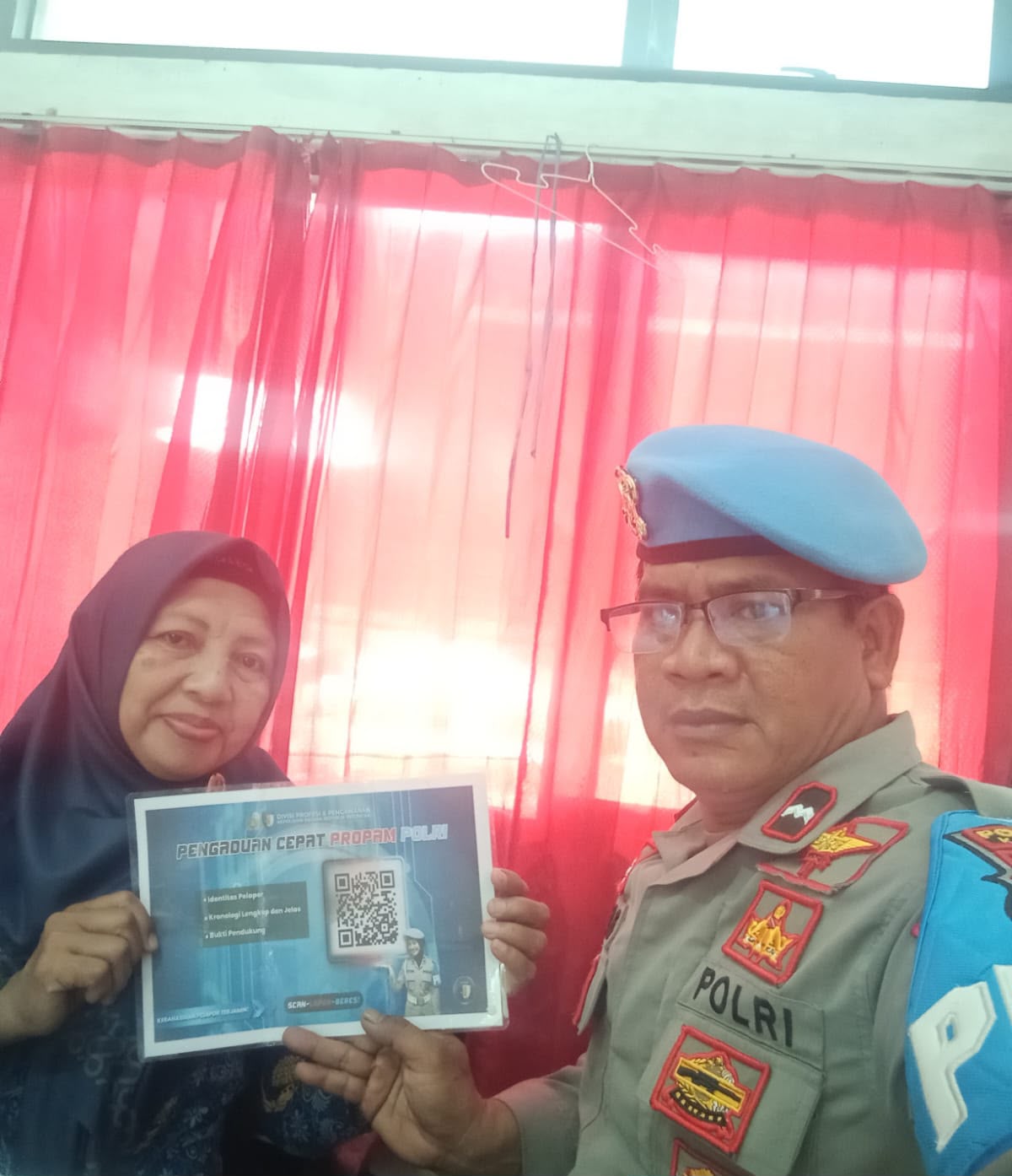 Polsek Banyusari Melaksanakan Giat Sosialisasi QR Barcode ke Masyarakat Pengaduan ke Divisi Propam Polri Bidpropam Polda Jabar