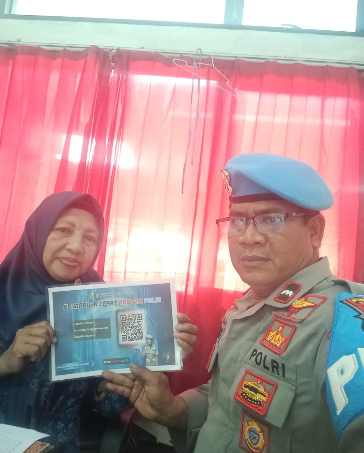 Polsek Banyusari Melaksanakan Giat Sosialisasi QR Barcode ke Masyarakat Pengaduan ke Divisi Propam Polri Bidpropam Polda Jabar