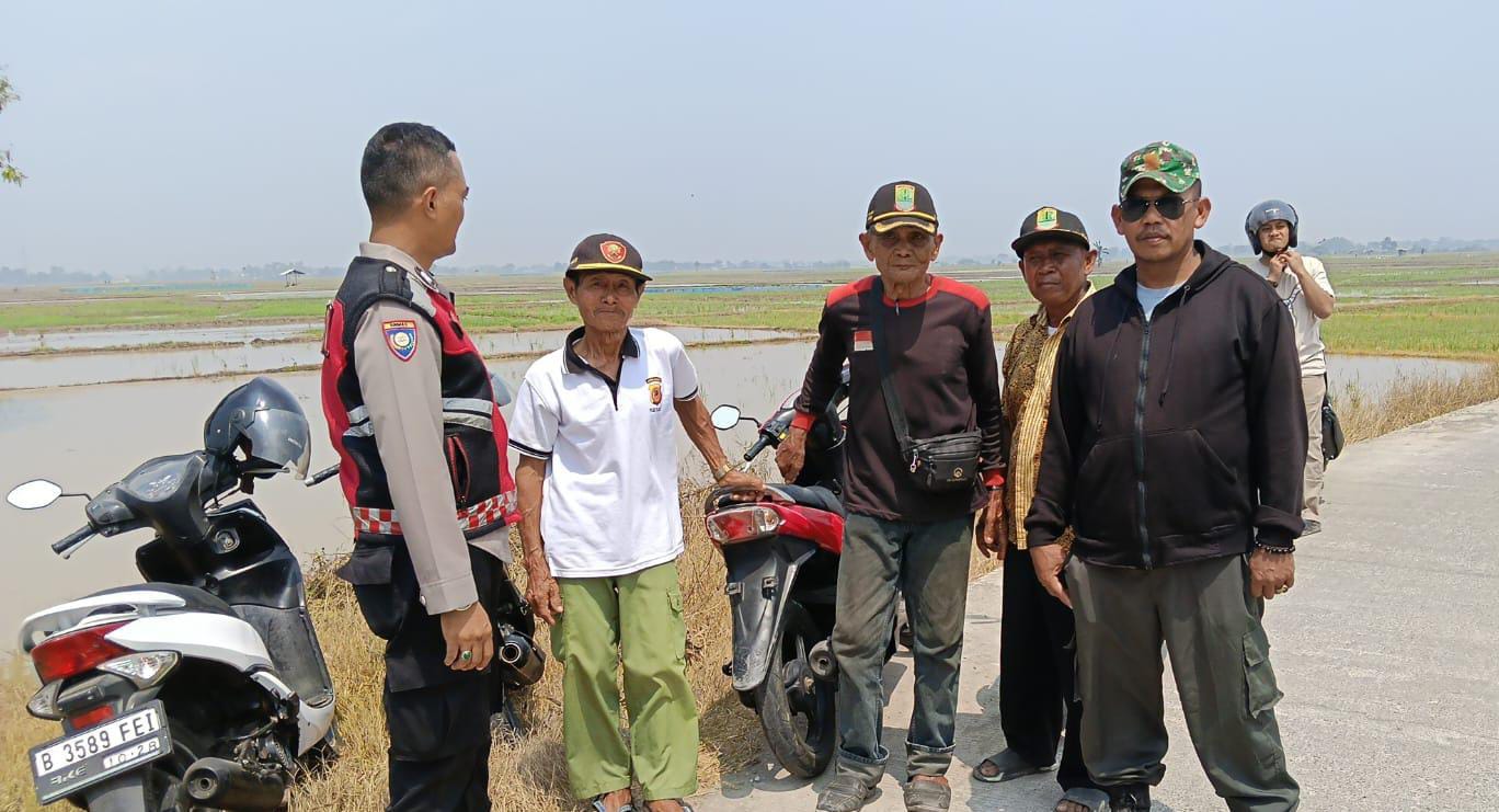 Bhabinkamtibmas Polsek Telagasari Sambangi Warga Binaan dan Sebar Layanan Pengaduan Gukamtibmas