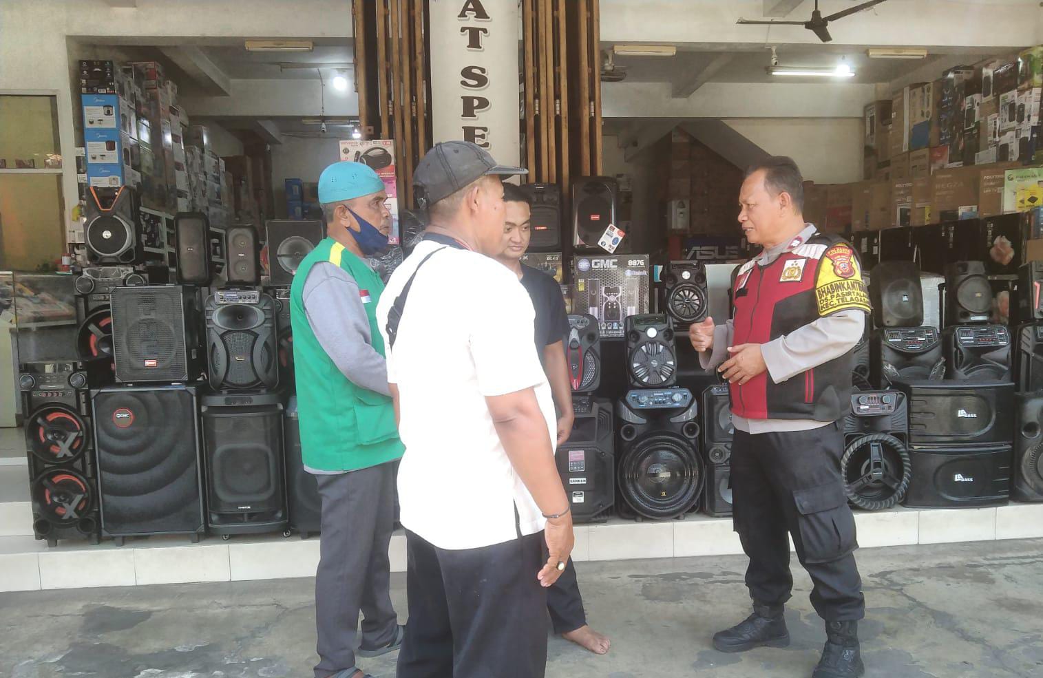 Bhabinkamtibmas Polsek Telagasari Sebar Himbauan Cegah TPPO di Lingkungan Masyarakat