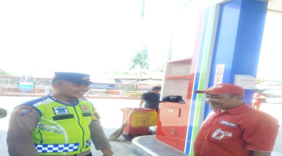 Kunjungi SPBU Gempol Patroli Prekat Polsek Banyusari di Siang Hari