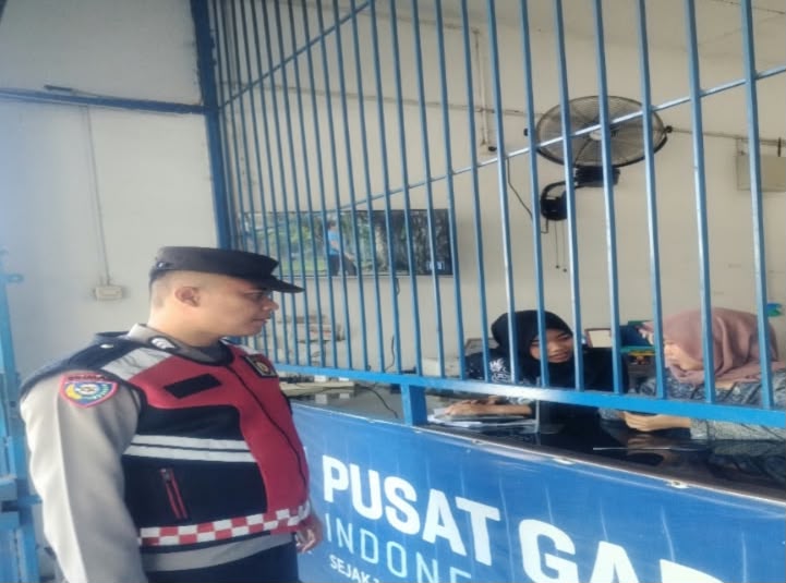 Kunjungi Pusat Gadai Gempol Patroli Prekat Polsek Banyusari di Siang Hari