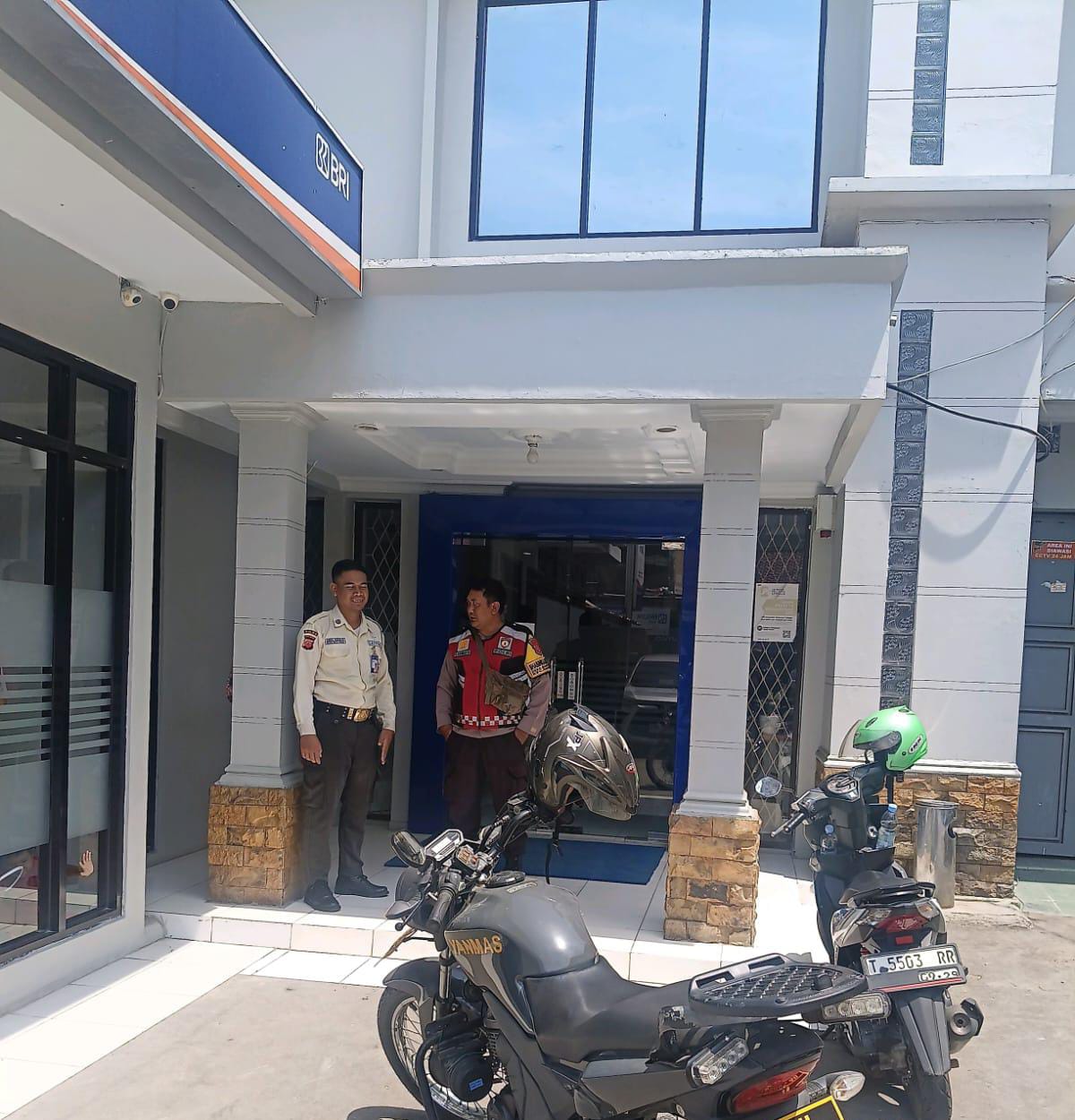 Kunjungi BRI Gempol Patroli Prekat Polsek Banyusari di Siang Hari