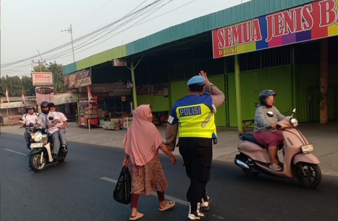 Sigap Kondusifkan Lalu Lintas, Personil Polsek Telagasari Laksanakan Sapa Pagi