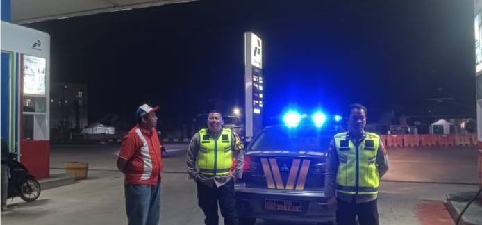 Pastikan SPBU Aman, Polsek Jatisari Lakukan Patroli KRYD Dinihari