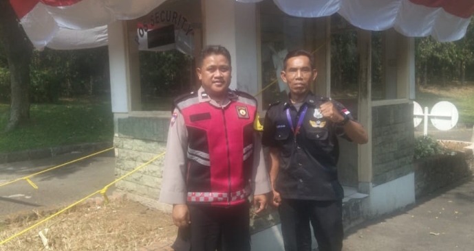 Personil Polsek Telukjambe Barat Sambangi Security Lotuclake