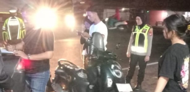 Antisipasi 3C dan Tawuran, Kapolsek Jatisari Pimpin Patroli Gabungan Malam Minggu