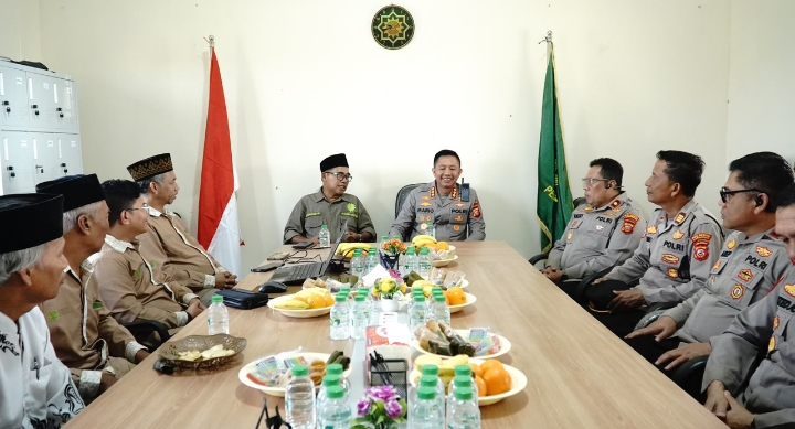 Silaturahmi Kapolresta Karawang dan Ketua PD Persis Perkuat Sinergi Menjaga Kamtibmas