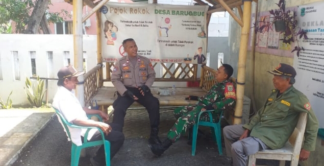 Sinergitas TNI-POLRI, Bhabinkamtibmas dan Babinsa Sapa Aparat Desa Barugbug dan Anggota Linmas