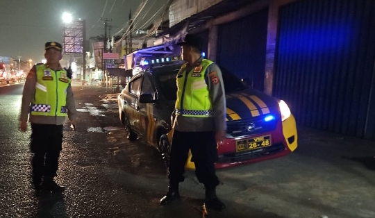 Antisipasi Kepulangan Nobar, Kapolsek Klari Pimpin Patroli dan Pengamanan di Pertigaan Pasar Kosambi–Telagasari
