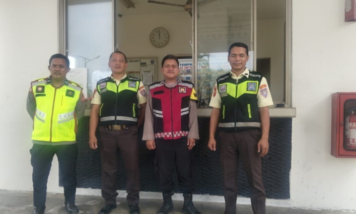 Personil Polsek Telukjambe Barat Lakukan Patroli Dialogis, Sambangi Security Pt. Toyota